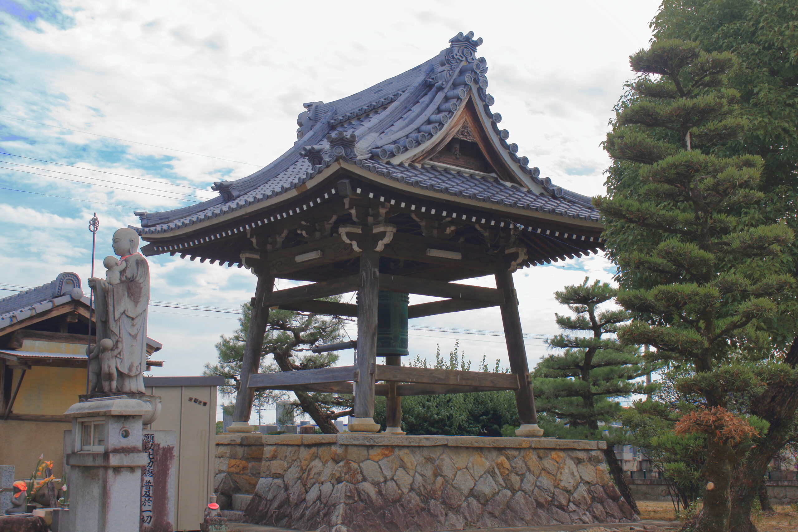 真福寺の鐘楼 全景