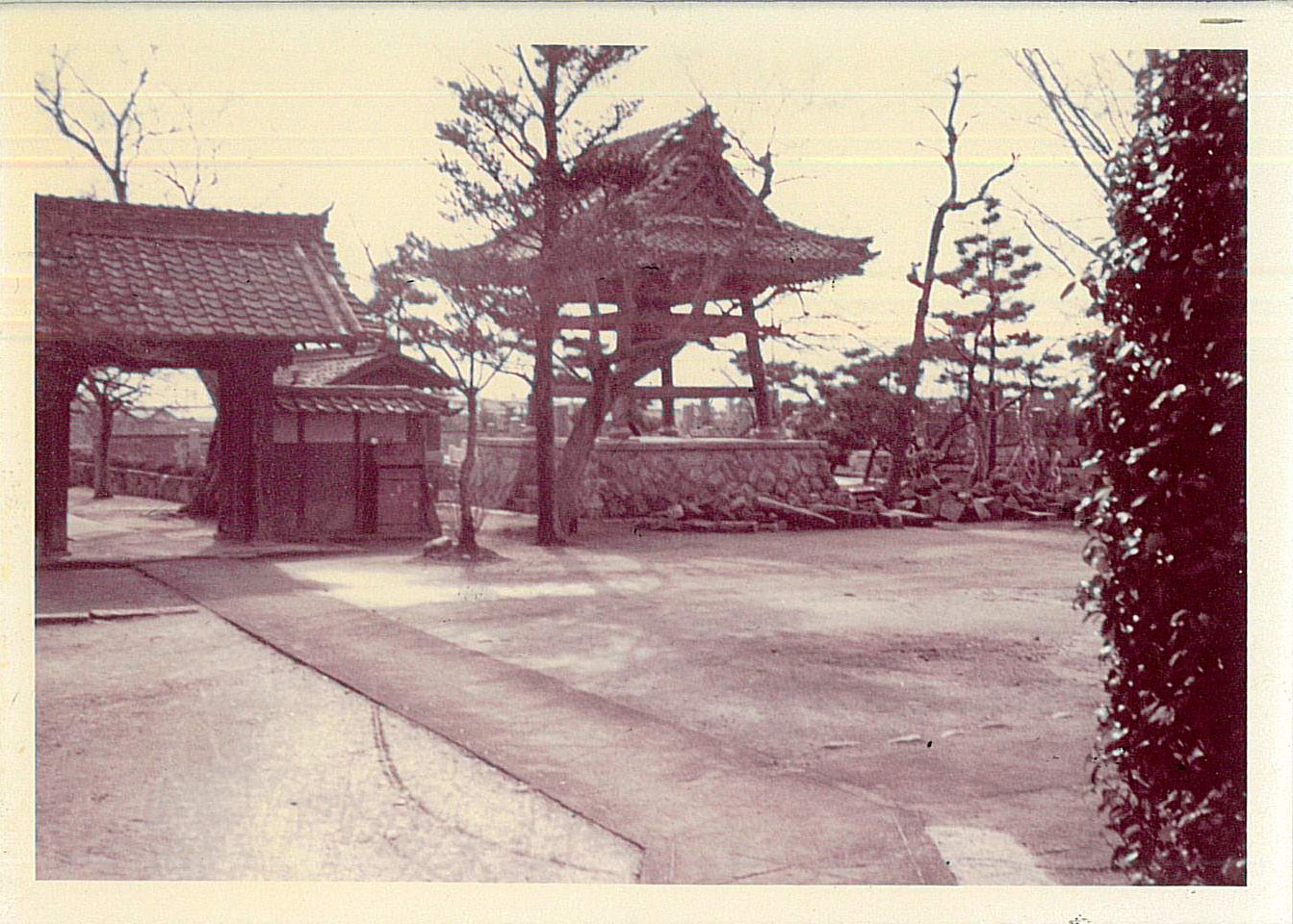歴代住職が自ら建てたと伝わる旧山門の古写真